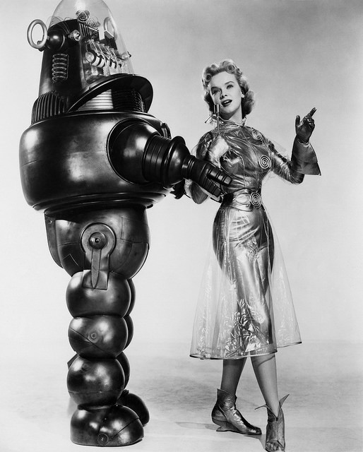 Anne Francis and Robbie the Robot in Forbidden Planet (1956) / Tom Simpson (CC BY-NC-ND 2.0)